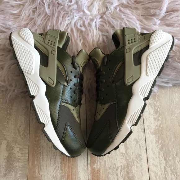 NWT Nike Huarache Run Rare - Picture 6 of 8